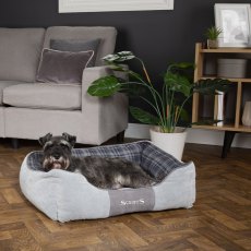 Scruffs Highland Box Bed - Medium 60 X 50cm